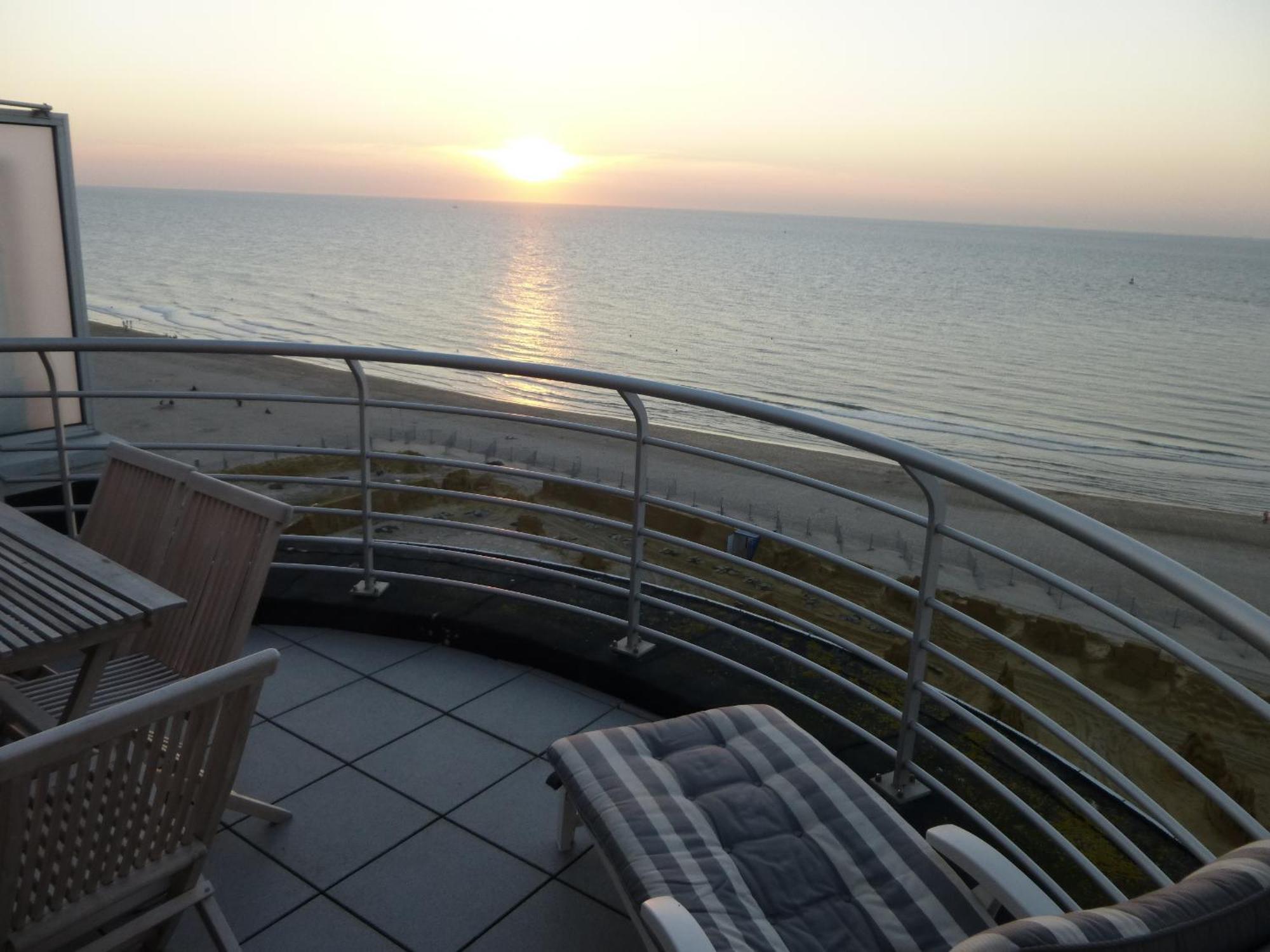 El Mirador Penthouse Paris Apartment ออสเทนด์ ภายนอก รูปภาพ
